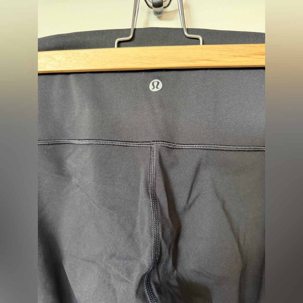 VGUC Lululemon Black Leggings Size 6